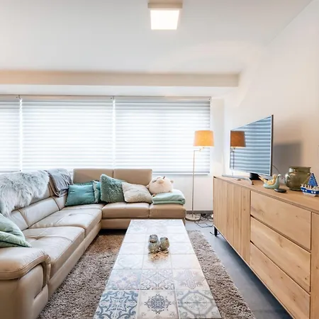 아파트 Cosy @ Sea With Terrace By Interhome
